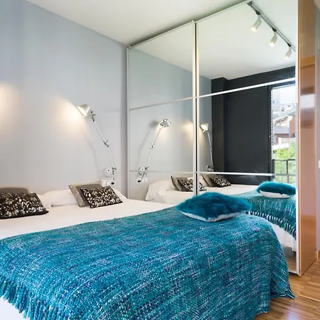 My Space Emirates - Spacious Near The Center Appartamento Barcellona