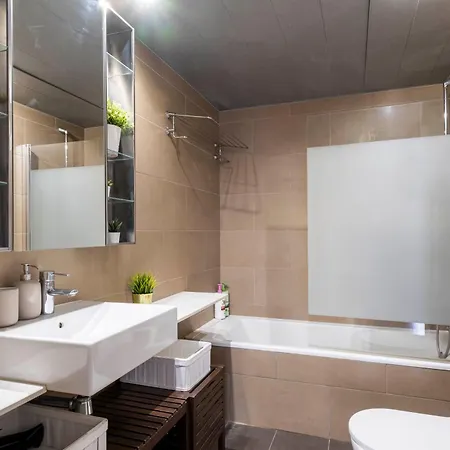 Duplex Fira Bcn And 15' From Bcn Center With Pool Lägenhet