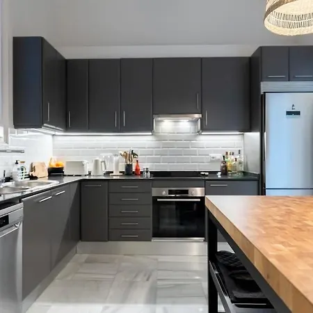 Lux 3 Bed 2 Bath Near Park, Metro, Museums In Born Lägenhet *