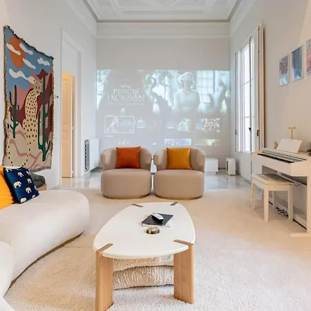 Lux 3 Bed 2 Bath Near Park, Metro, Museums In Born Barcelona