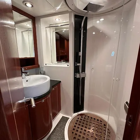 Botel Yacht Pegasus Ii *