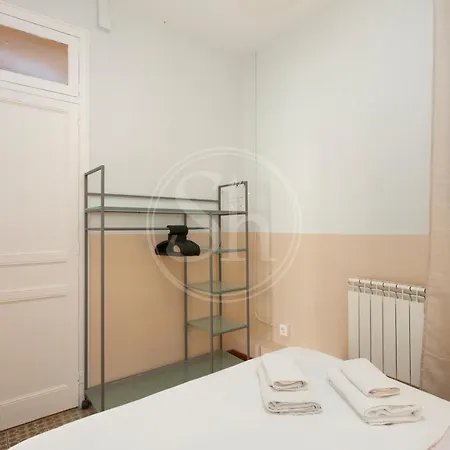 8 En Gracia Apartment
