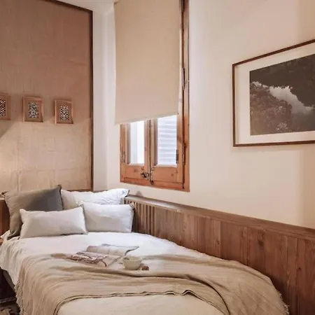 Ulindi - 2 Bedroom With Balcony In Eixample Esquerra Apartment