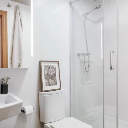 Apartment Ulindi - 2 Bedroom With Balcony In Eixample Esquerra Barcelona