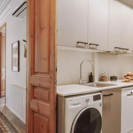 Apartment Ulindi - 2 Bedroom With Balcony In Eixample Esquerra