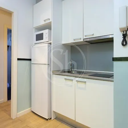 Precioso En Les Corts Apartamento