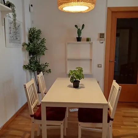 Private Near Las Ramblas Хостел