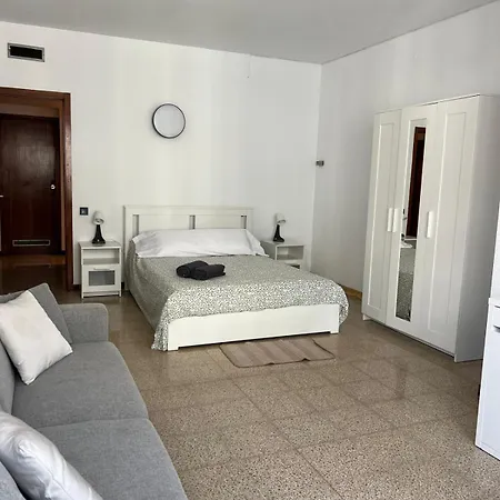 Privada En Piso Compartido Lepanto Ostello