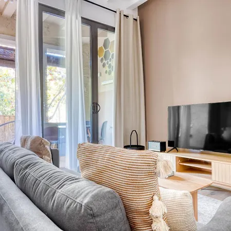 Renovated El Born 2br Wbalcony Nr Arc De Triomf Bcn-38 Apartment *