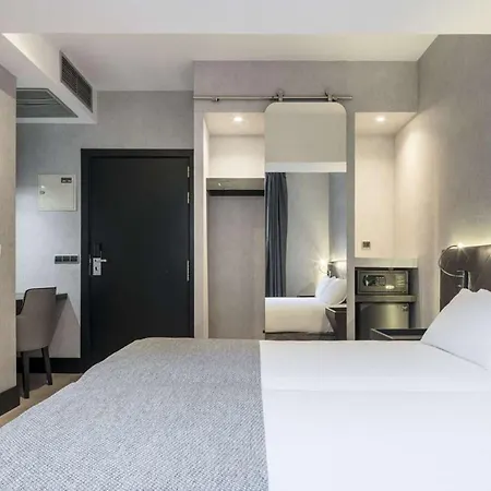 Hotel Ilunion Bel-art 4*