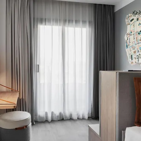 Moxy Hotel 4*