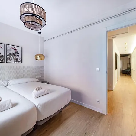 Lägenhet Bebarceloner Eixample - 4 Bedrooms
