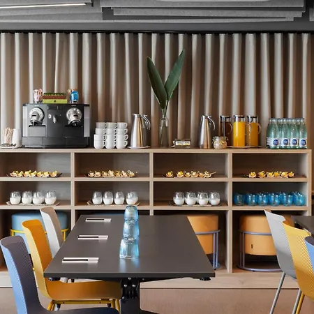 Moxy Hotel 4*