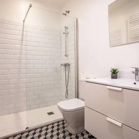24mal1073-marvellous 2br Flat Near Sagrada Familia