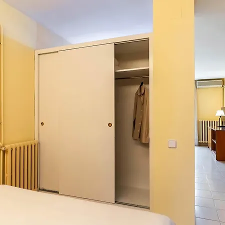 Aparthotel Bertrán 3*