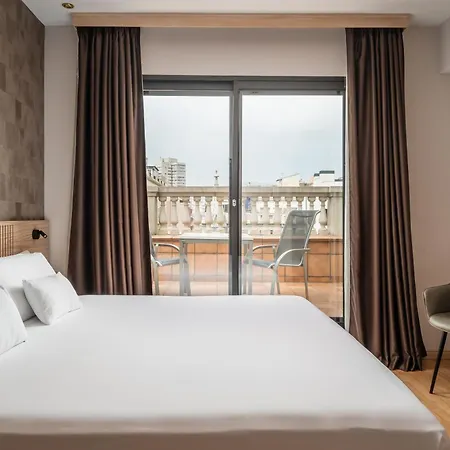 מלון Sunotel Central 4*