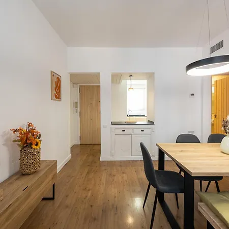 Charming 2br In Trendy Gracia Lägenhet
