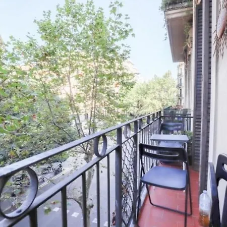 Apartment Spacious Aptmt Close To Pl Universidad And Pl Catalunya, 2,5 Bedrooms, Balcony, Heating, Elevator Min 31 Nights