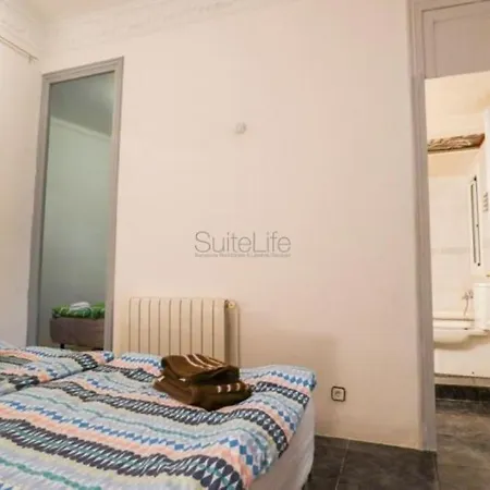 Apartment Spacious Aptmt Close To Pl Universidad And Pl Catalunya, 2,5 Bedrooms, Balcony, Heating, Elevator Min 31 Nights