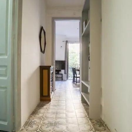 Spacious Aptmt Close To Pl Universidad And Pl Catalunya, 2,5 Bedrooms, Balcony, Heating, Elevator Min 31 Nights