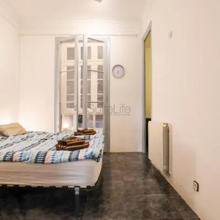 Spacious Aptmt Close To Pl Universidad And Pl Catalunya, 2,5 Bedrooms, Balcony, Heating, Elevator Min 31 Nights Apartment