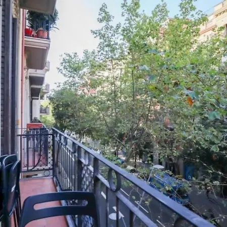 Spacious Aptmt Close To Pl Universidad And Pl Catalunya, 2,5 Bedrooms, Balcony, Heating, Elevator Min 31 Nights Barcelona