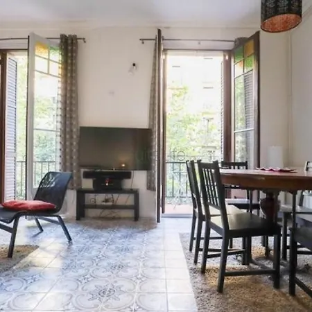 Spacious Aptmt Close To Pl Universidad And Pl Catalunya, 2,5 Bedrooms, Balcony, Heating, Elevator Min 31 Nights * Barcelona