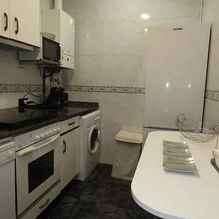 Apartment Spacious Aptmt Close To Pl Universidad And Pl Catalunya, 2,5 Bedrooms, Balcony, Heating, Elevator Min 31 Nights