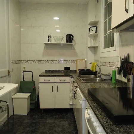 Spacious Aptmt Close To Pl Universidad And Pl Catalunya, 2,5 Bedrooms, Balcony, Heating, Elevator Min 31 Nights Apartment *