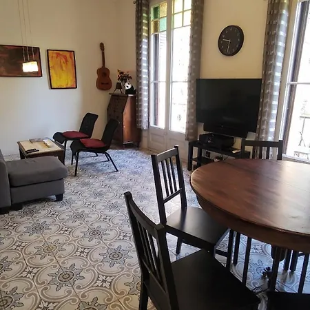 Spacious Aptmt Close To Pl Universidad And Pl Catalunya, 2,5 Bedrooms, Balcony, Heating, Elevator Min 31 Nights *