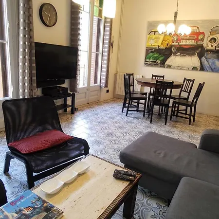 Spacious Aptmt Close To Pl Universidad And Pl Catalunya, 2,5 Bedrooms, Balcony, Heating, Elevator Min 31 Nights Barcelona