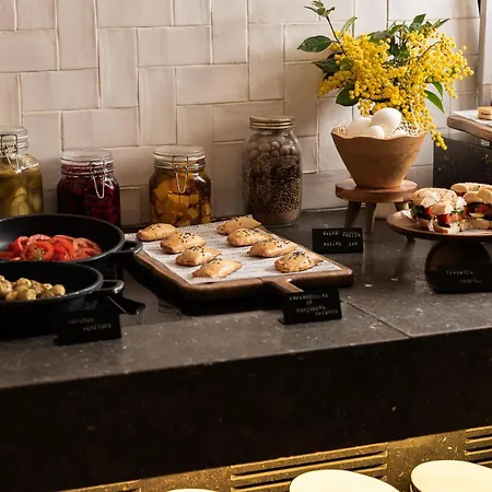 Pulitzer Hotel