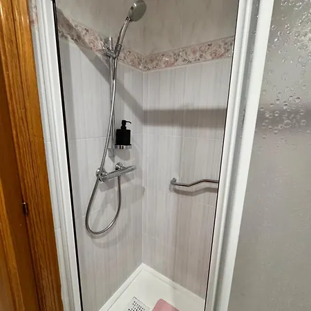 Comfortable And Well-located - Shared Common Areas Apartment