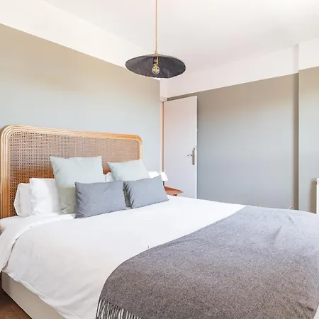 Bright With Amazing Views Apartment