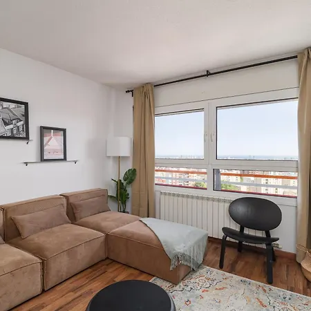 Bright With Amazing Views Apartment