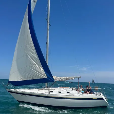 Botel Sailing Experience In
