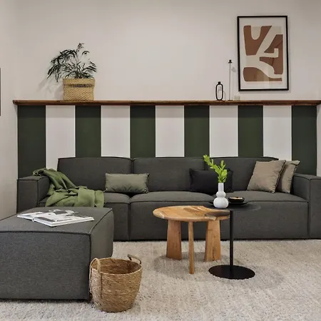 Daire Reis - 3 Bedrooms And Balcony In De Gracia Barselona