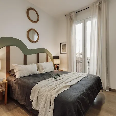 Daire Reis - 3 Bedrooms And Balcony In De Gracia Barselona