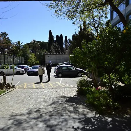Residencia Salesiana Marti-codolar Гостевой дом Барселона