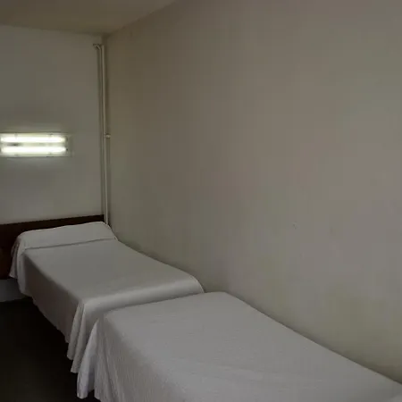 Residencia Salesiana Marti-codolar 2* Барселона