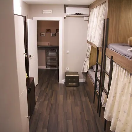 & Sagrada Familia Albergue *
