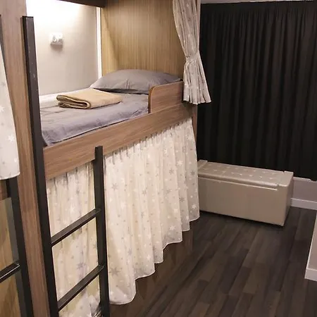 Albergue & Sagrada Familia Barcelona