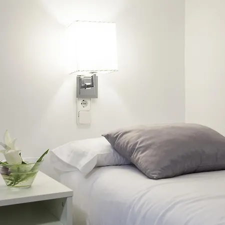 Triple With Private Bathroom In Gothic Maison d'hôtes Barcelone