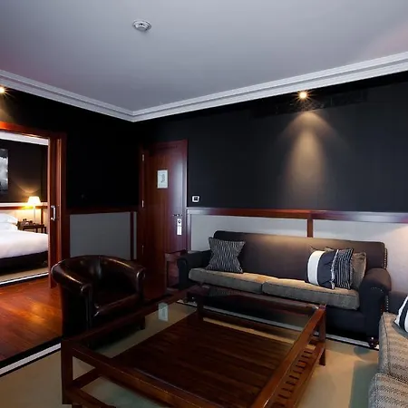 1898 Otel 4*