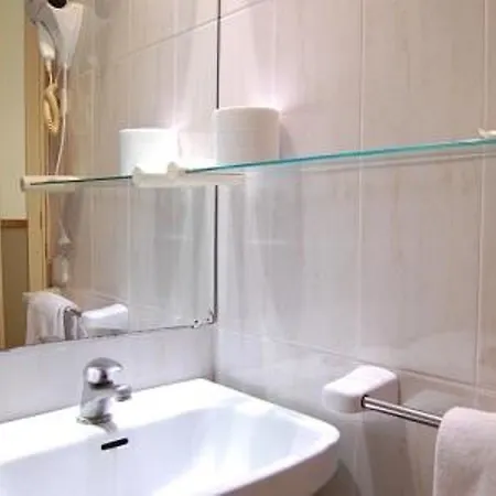 Adagio Hotel 2*