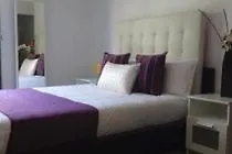 布鲁斯达圣家堂旅馆
