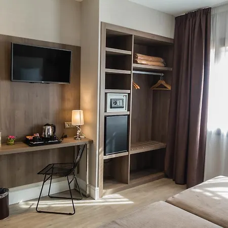 Oasis Hotel 2*