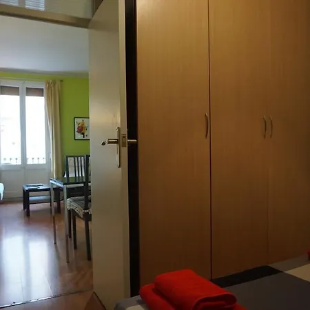 Aparteasy - Montjuic & Fira Апартаменты Барселона
