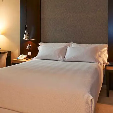 Отель Nh Sants 4*