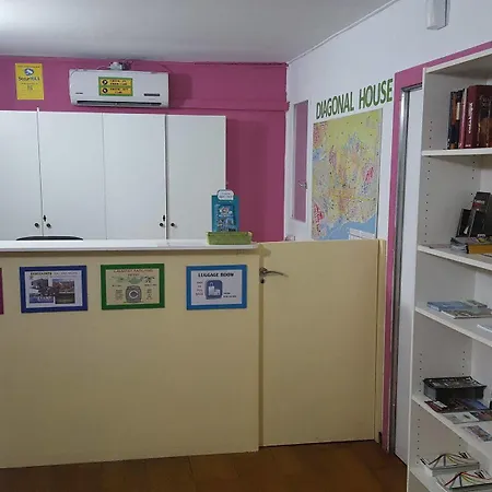 Diagonal House Hostel *